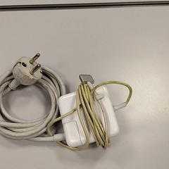 Caricabatterie per laptop, come riportato da Vrije Universiteit Amsterdam utilizzando iLost