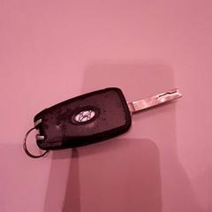 Chiavi della macchina Zwart hyundai, come riportato da Van der Valk Hotel Schiphol utilizzando iLost