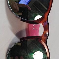 Des lunettes de soleil, a été signalé par IKEA Gent utilisant iLost