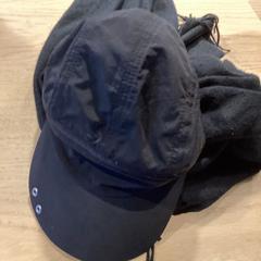 Sapka Zwarte sjaal en pet, amint azt Poppodium 013 az iLost segítségével jelentette.