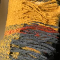 Bufanda Yellow, segundo informou MEININGER Hotel Brussels City Center usando iLost