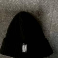 Chapéu Black, como reportado por Mövenpick Hotel Amsterdam City Centre utilizando o iLost