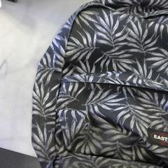 Mochila donkergroen, como reportado por Walibi Holland utilizando o iLost