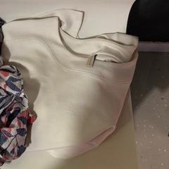 Jersei, segons ha informat Room Mate Bruno mitjançant iLost