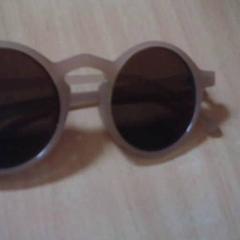 نظارات شمسية Beige zonnebril، كما تم الإبلاغ عنه بواسطة Het Spoorwegmuseum عبر iLost