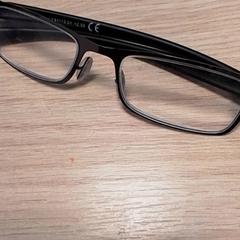 Brýle Zwart, jak nahlášeno Qbuzz Fryslân pomocí iLost