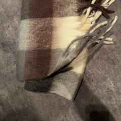 Sjaal, zoals gemeld door Van der Valk Hotel Haarlem met iLost