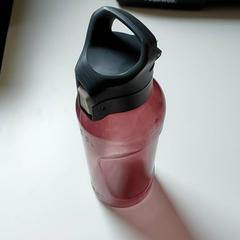 Botella para beber, segundo informou Centraal magazijn usando iLost