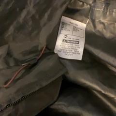 Regenjas Black, zoals gemeld door MEININGER Hotel Brussels City Center met iLost