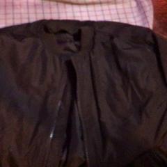 السترة Bruine jas، كما تم الإبلاغ عنه بواسطة De Heeren van Aemstel عبر iLost