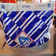 حقائب حمل وحقائب اليد Aldi tas، كما تم الإبلاغ عنه بواسطة Familiepark Drievliet عبر iLost