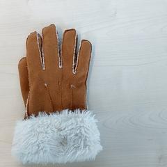 Ruházat - Handschoen, amint azt Regio Oost-Vlaanderen az iLost segítségével jelentette.