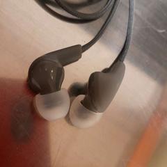 Štuple do uší filaire gris, ako bolo nahlásené TCL pomocou iLost