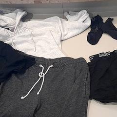 Vêtements, a été signalé par Van der Valk Hotel Schiphol utilisant iLost