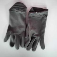 Guanti, come riportato da Twisto utilizzando iLost