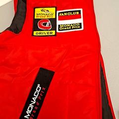 Vest til barn rød, come riportato da IKEA Sørlandet utilizzando iLost