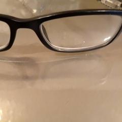 眼鏡 Zwarte bril がiLostで Van der Valk Hotel Sneek によって報告されました