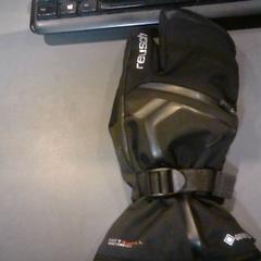 Guanto, come riportato da SnowWorld Landgraaf utilizzando iLost