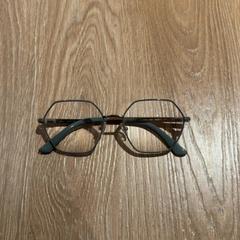 Gafas, ha sido reportado por Van der Valk Hotel Eindhoven - Best con iLost