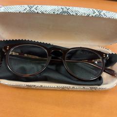 Lunettes & Étui à lunettes, a été signalé par ibis Schiphol Amsterdam Airport utilisant iLost