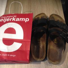 Slippers, ha sido reportado por Van der Valk Hotel Veenendaal con iLost