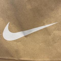 Puchase nike, segundo informou Designer Outlet Roermond usando iLost