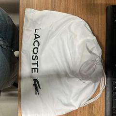 Väska Lacoste white, rapporterat av Vrije Universiteit Brussel (VUB) med iLost