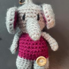 Knuffel Olifant gehaakt がiLostで Burgers' Zoo によって報告されました