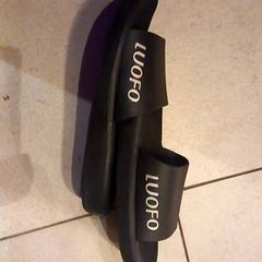 Zapatillas, ha sido reportado por Leonardo Royal Hotel Amsterdam con iLost