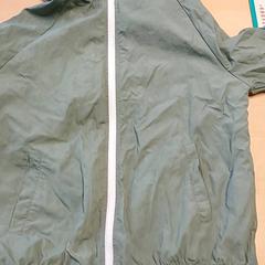 Kleidung Groen regenjas, gemeldet von Regio Limburg - Leuven über iLost