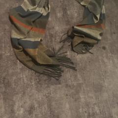 ショール がiLostで Van der Valk Hotel Haarlem によって報告されました