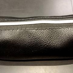 Zwarte pennenzak, amint azt Universiteit Gent - Faculteitsbibliotheek LW az iLost segítségével jelentette.