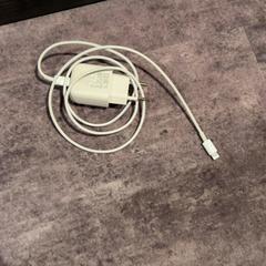 Carregador d'iPhone oplader, segons ha informat Van der Valk Hotel Haarlem mitjançant iLost