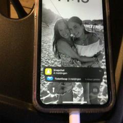 Telèfon, segons ha informat Paaspop 2025 mitjançant iLost