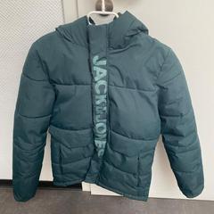 Casaco Grün von Jack&Jones, como reportado por Wilmering Vechta utilizando o iLost