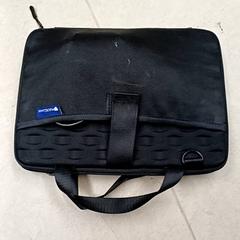 Il computer portatile Asus, come riportato da Qbuzz GD Groningen Peizerweg utilizzando iLost