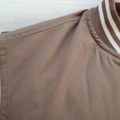 衣類 Bruin がiLostで DierenPark Amersfoort によって報告されました