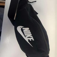 Riñonera Nike zwart, segundo informou AFAS Live usando iLost