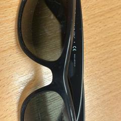 Sun glass, como reportado por Sheraton Brussels Airport Hotel utilizando o iLost