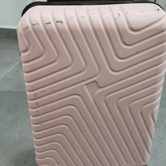 Suitcase وردي, as reported by محطة الدمام (الدمام) using iLost