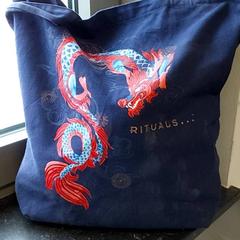 Väska - Stoffen tas, rapporterat av Regio Oost-Vlaanderen med iLost