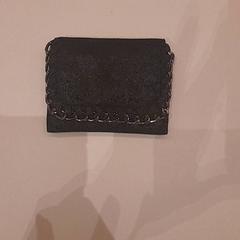 Portefeuilles, a été signalé par Van der Valk Hotel Schiphol utilisant iLost