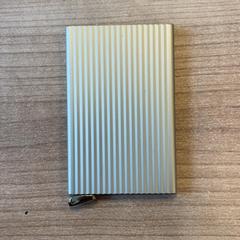 Titulaire de la carte & Portefeuille Vossers, a été signalé par Pathé Arnhem utilisant iLost