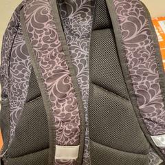 Borsa noir et mauve à motifs, come riportato da TCL utilizzando iLost