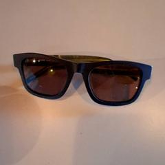 Gafas de sol Op sterkte, ha sido reportado por Familiepark Drievliet con iLost