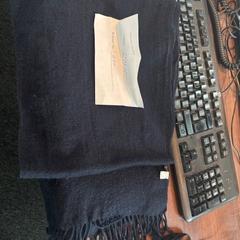 Sjaal Donkerblauw, zoals gemeld door Haven Hotel Rotterdam met iLost