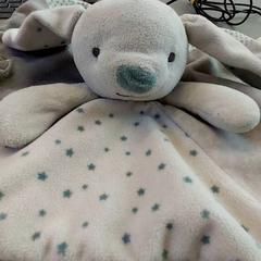 Peluche pulseira Tête de lapin, como reportado por IKEA Nantes utilizando o iLost