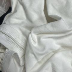 Camisa & Roupa interior, como reportado por Sheraton Brussels Airport Hotel utilizando o iLost