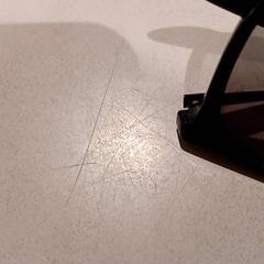 Sluneční brýle, jak nahlášeno De Efteling pomocí iLost