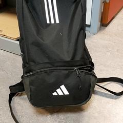 Rugzak Zwart، كما تم الإبلاغ عنه بواسطة Regio Oost-Vlaanderen عبر iLost